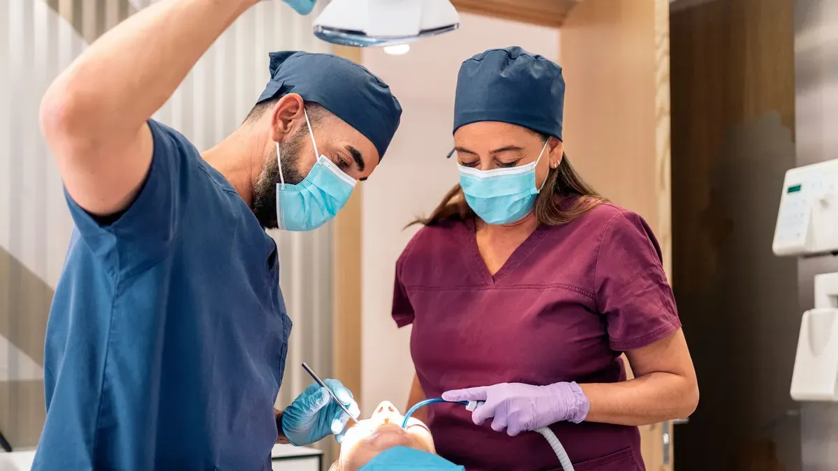 Quais as 5 características essenciais de um profissional da Odontologia?