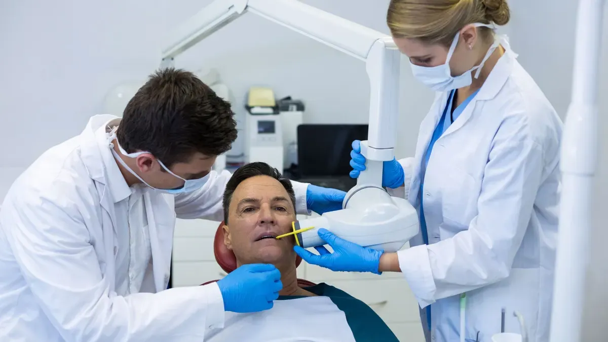 O que escurece os dentes?